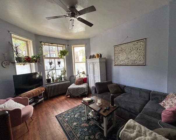 2620 W Evergreen Avenue, Chicago, IL 60622