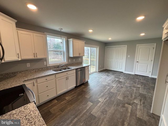 3746 PERCY AVE, Chambersburg, PA 17202