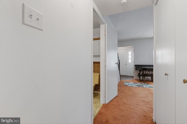 210 BURNAM WOOD DR, Mount Laurel, NJ 08054