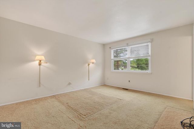 210 BURNAM WOOD DR, Mount Laurel, NJ 08054