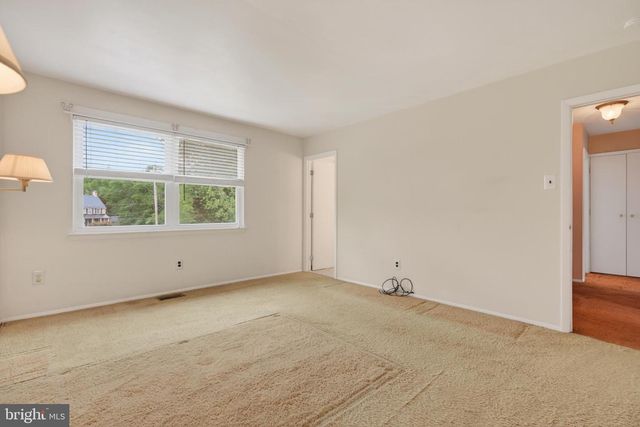 210 BURNAM WOOD DR, Mount Laurel, NJ 08054