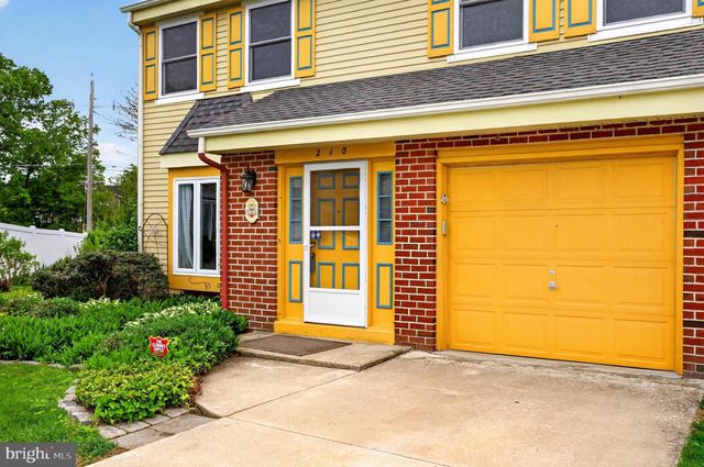 210 BURNAM WOOD DR, Mount Laurel, NJ 08054