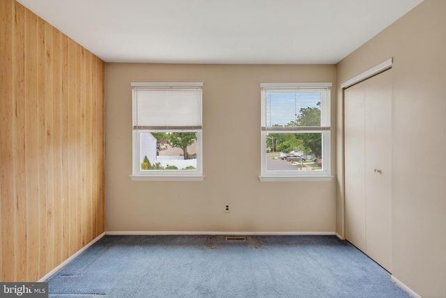 210 BURNAM WOOD DR, Mount Laurel, NJ 08054