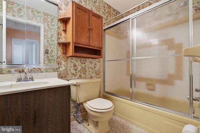 210 BURNAM WOOD DR, Mount Laurel, NJ 08054