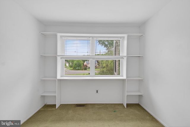 210 BURNAM WOOD DR, Mount Laurel, NJ 08054