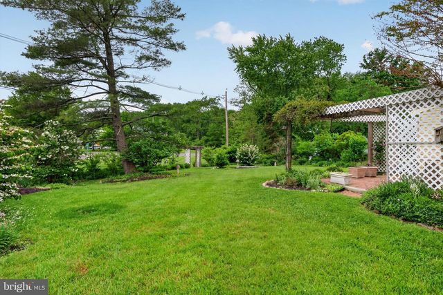 210 BURNAM WOOD DR, Mount Laurel, NJ 08054