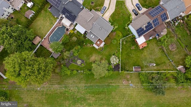 210 BURNAM WOOD DR, Mount Laurel, NJ 08054