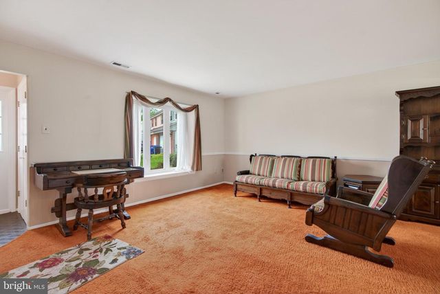 210 BURNAM WOOD DR, Mount Laurel, NJ 08054