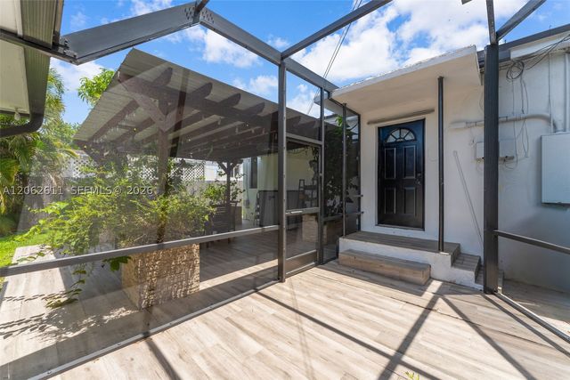 1575 SW 15th St, Miami, FL 33145