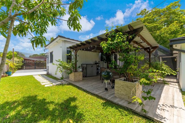 1575 SW 15th St, Miami, FL 33145