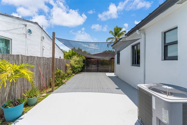 1575 SW 15th St, Miami, FL 33145