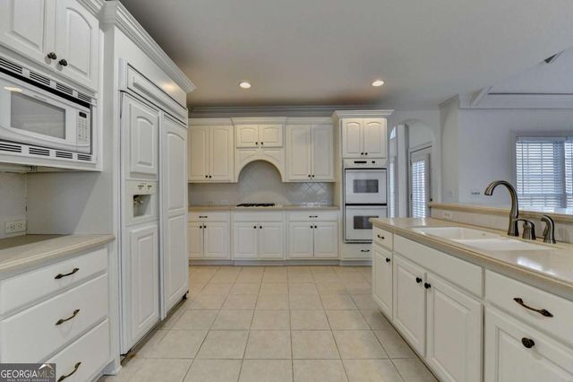 6905 Blackthorn Lane, Suwanee, GA 30024