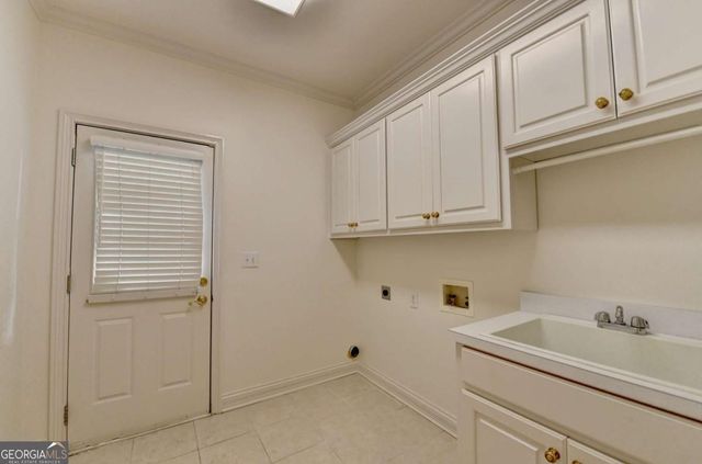 6905 Blackthorn Lane, Suwanee, GA 30024