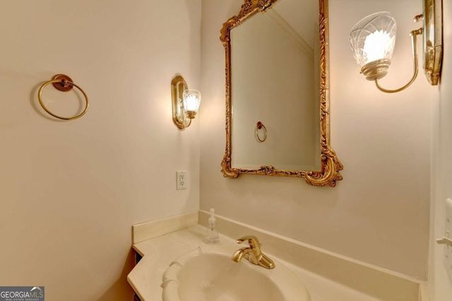 6905 Blackthorn Lane, Suwanee, GA 30024