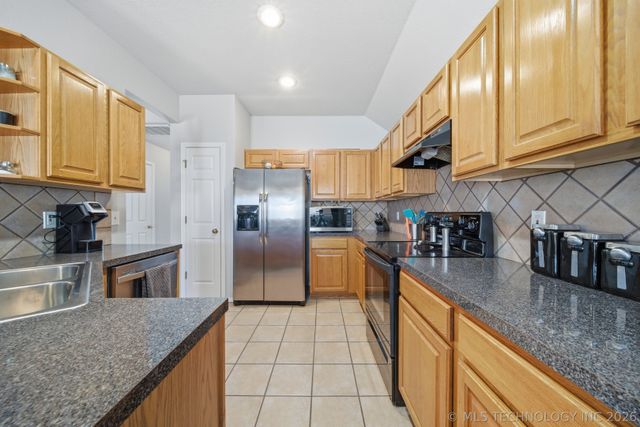 19405 E 48th Street S, Broken Arrow, OK 74014