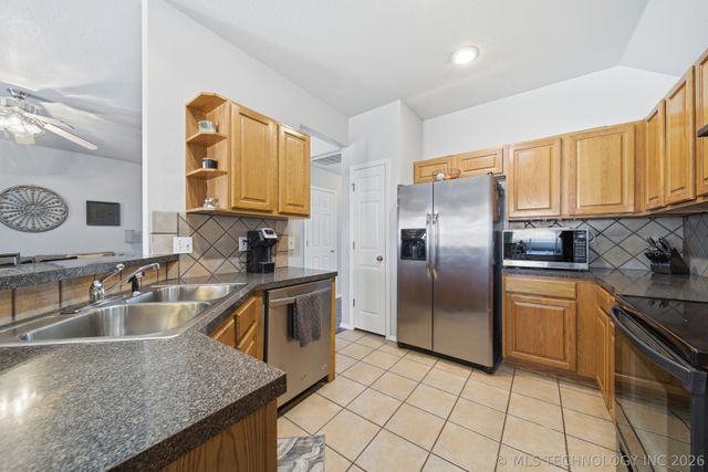 19405 E 48th Street S, Broken Arrow, OK 74014