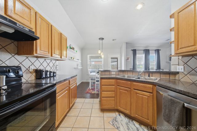 19405 E 48th Street S, Broken Arrow, OK 74014