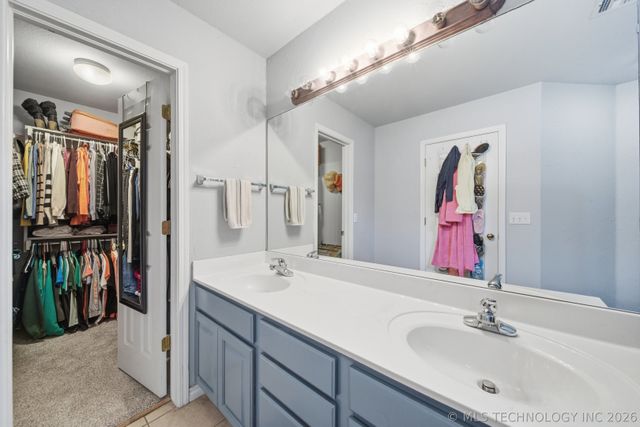 19405 E 48th Street S, Broken Arrow, OK 74014