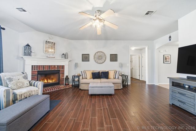 19405 E 48th Street S, Broken Arrow, OK 74014