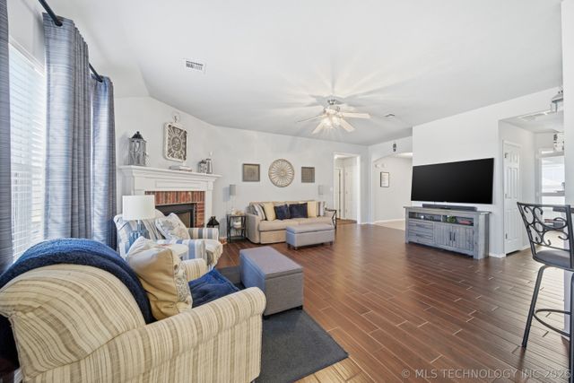 19405 E 48th Street S, Broken Arrow, OK 74014