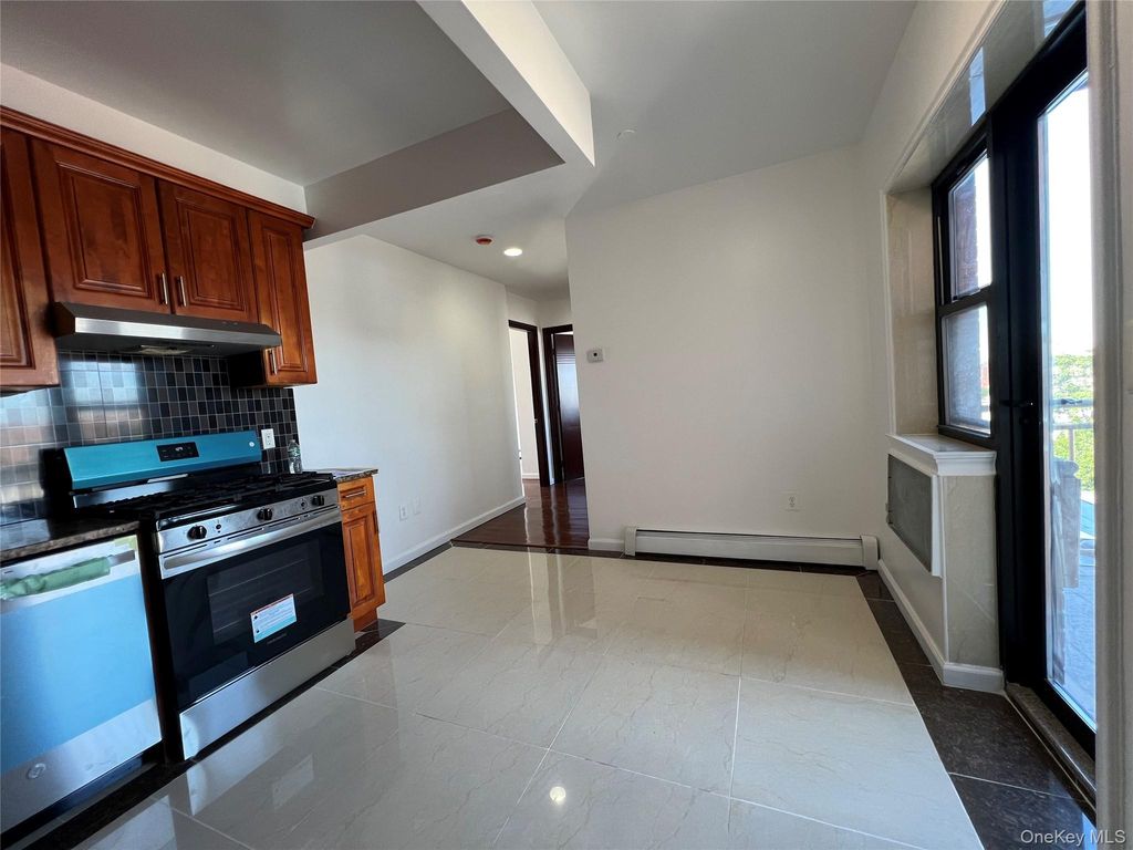 64-05 Woodside Avenue 4E, Woodside, NY 11377 — photo 2
