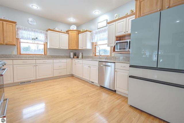 6702 Links Drive, Mt Pleasant, MI 48858