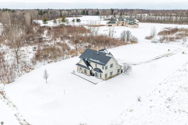 6702 Links Drive, Mt Pleasant, MI 48858