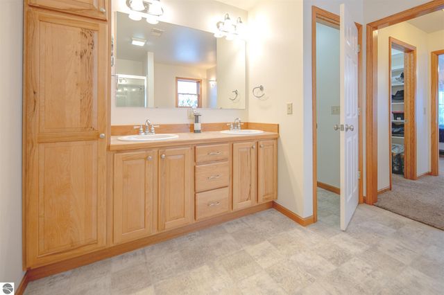 6702 Links Drive, Mt Pleasant, MI 48858