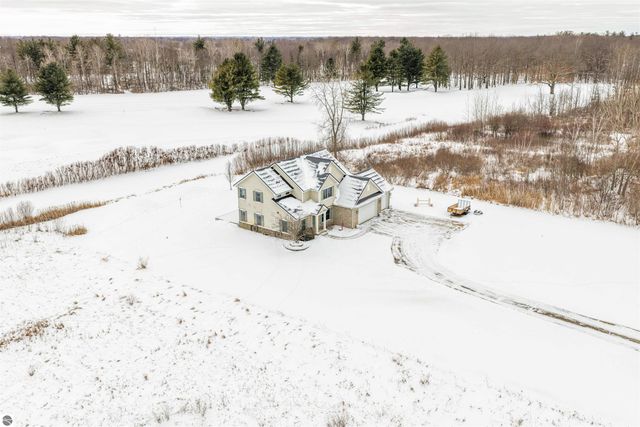 6702 Links Drive, Mt Pleasant, MI 48858