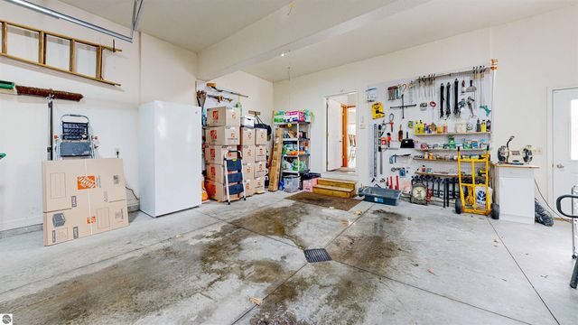 6702 Links Drive, Mt Pleasant, MI 48858