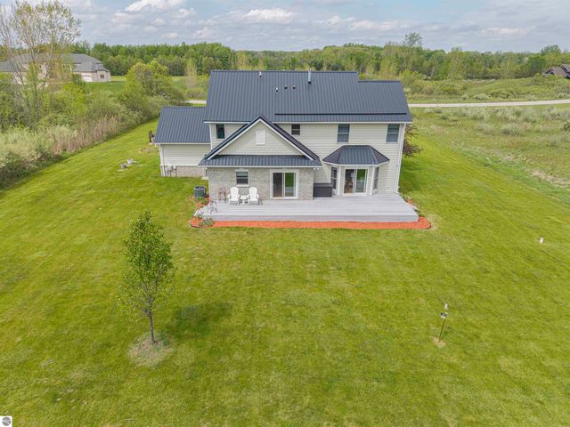 6702 Links Drive, Mt Pleasant, MI 48858