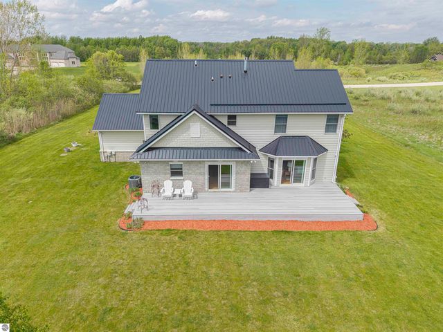6702 Links Drive, Mt Pleasant, MI 48858