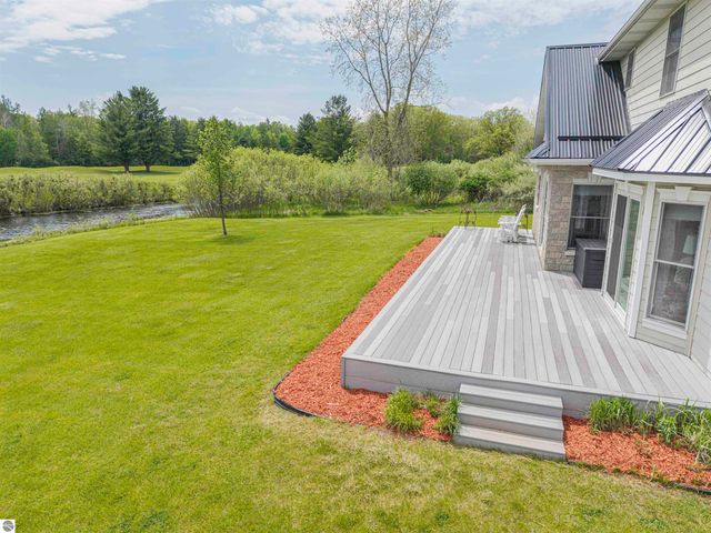6702 Links Drive, Mt Pleasant, MI 48858