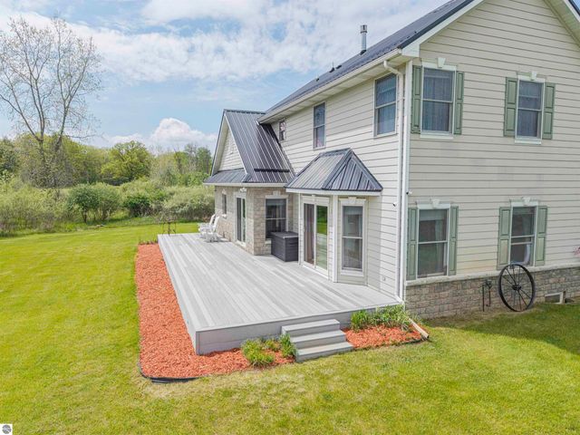 6702 Links Drive, Mt Pleasant, MI 48858
