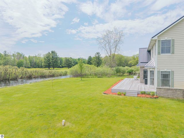 6702 Links Drive, Mt Pleasant, MI 48858