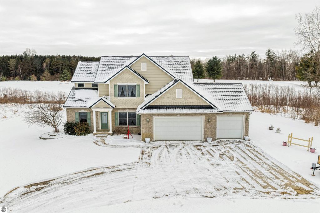 6702 Links Drive, Mt Pleasant, MI 48858