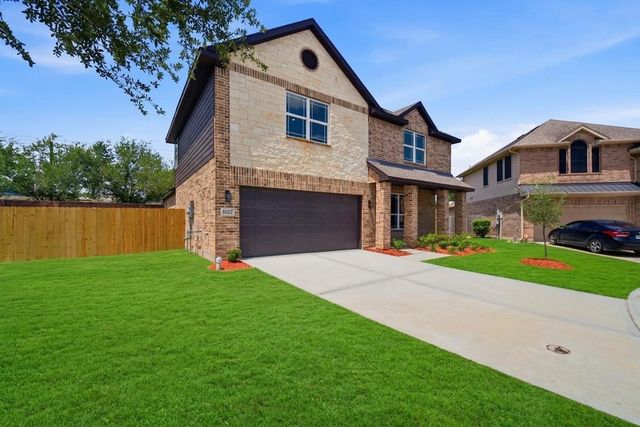 1022 Fairway Drive, La Porte, TX 77571