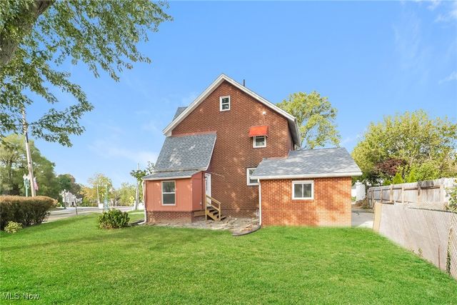 1115 Colonial Boulevard NE, Canton, OH 44714