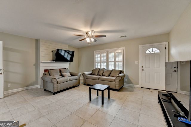 8 Highland Lane, Cartersville, GA 30120