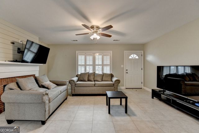 8 Highland Lane, Cartersville, GA 30120