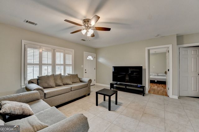 8 Highland Lane, Cartersville, GA 30120