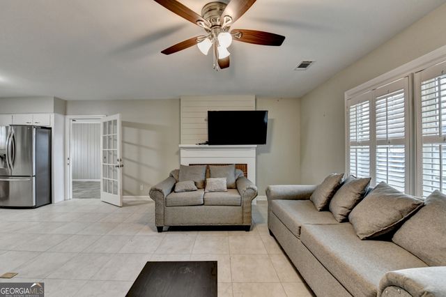 8 Highland Lane, Cartersville, GA 30120