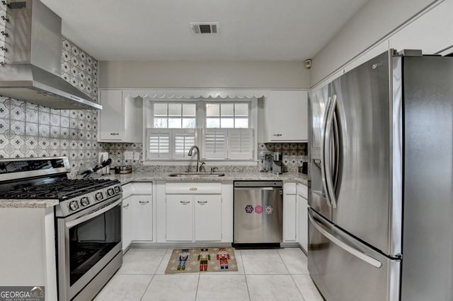 8 Highland Lane, Cartersville, GA 30120