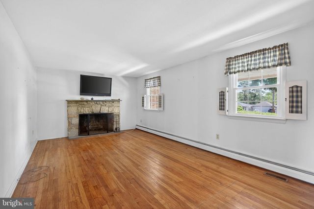 324 WRIGHTS RD, Newtown, PA 18940