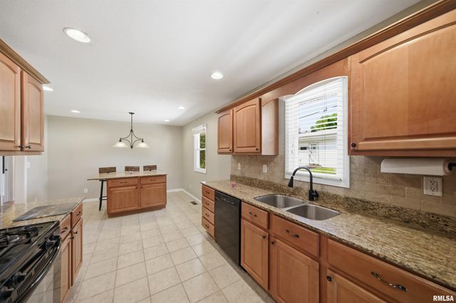 310 S BELLEVUE Avenue, Peoria, IL 61604