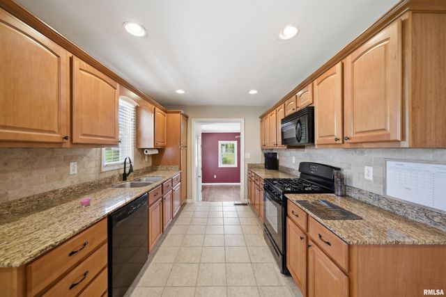 310 S BELLEVUE Avenue, Peoria, IL 61604