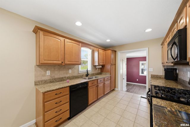310 S BELLEVUE Avenue, Peoria, IL 61604