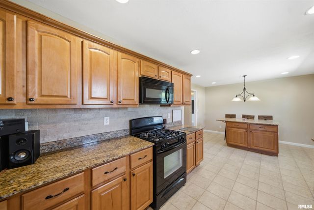 310 S BELLEVUE Avenue, Peoria, IL 61604