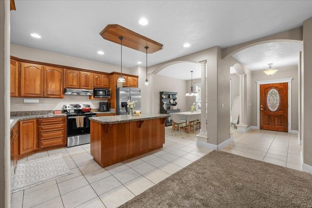 4549 Wolf Run Drive, Medford, OR 97504