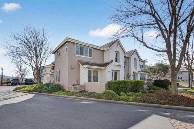 4901 Esplanade Cir, Folsom, CA 95630